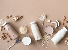 นมจากพืช ปะทะ นมวัว: ศึกชิงแชมป์เครื่องดื่มโปรตีนแห่งอนาคต Plant-based Milk vs. Cows Milk: Competition for the Future Champion of Protein Drinks