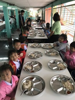 Fund donation event for Wat Kai Tia School 