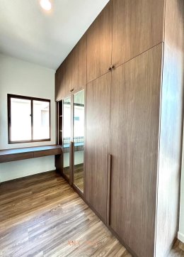 หมู่บ้านบุราสิริ กรุงเทพกรีฑา | งานออกแบบและตกแต่งภายใน พร้อมติดตั้งบิวท์อินเฟอร์นิเจอร์ครบวงจร