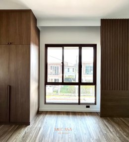 หมู่บ้านบุราสิริ กรุงเทพกรีฑา | งานออกแบบและตกแต่งภายใน พร้อมติดตั้งบิวท์อินเฟอร์นิเจอร์ครบวงจร