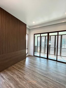 หมู่บ้านบุราสิริ กรุงเทพกรีฑา | งานออกแบบและตกแต่งภายใน พร้อมติดตั้งบิวท์อินเฟอร์นิเจอร์ครบวงจร