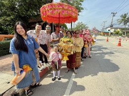 เอ็น. เค ซิลเวอร์ เป็นผู้นำในพิธีทอดกฐินเพื่อสร้างศาลาพระอภิธรรม ณ วัดในกลาง จังหวัดเพชรบุรี