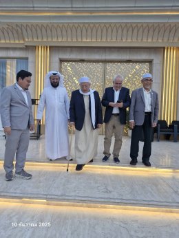 ผู้อำนวยการสถาบันมาตรฐานฮาลาลแห่งประเทศไทย ซึ่งติดตามท่านจุฬาราชมนตรี ได้เข้าเยี่ยมตามคำเชิญของปลัดกระทรวงอาวกอฟแห่งรัฐกาตาร์