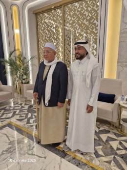 ผู้อำนวยการสถาบันมาตรฐานฮาลาลแห่งประเทศไทย ซึ่งติดตามท่านจุฬาราชมนตรี ได้เข้าเยี่ยมตามคำเชิญของปลัดกระทรวงอาวกอฟแห่งรัฐกาตาร์