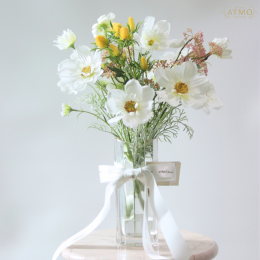 Artificial flowers look as beautiful as real flowers.