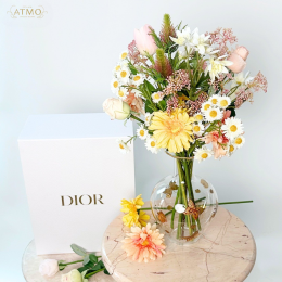 Dior Vase.. แจกันดอกไม้ที่เล่าเรื่องราวของการพบปะระหว่างความหรูหราและงานศิลป์