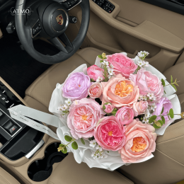 เจาะลึกความต่างระหว่าง 'ช่อดอกไม้' และ 'แจกันดอกไม้'