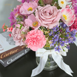 ทำไมใครๆ ก็ตกหลุมรัก Wavey Vase? แจกันตัวแทนคลื่นน้ำสุดฮิตนาทีนี้ของ Atmo Decor