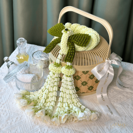 3 เหตุผลหลัก ทำไม "พวงมาลัย" ถึงยืนหนึ่งคู่การรดน้ำดำหัวมาทุกยุคทุกสมัย