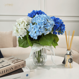 ทุบกฎการแต่งบ้าน! เสริมมู้ดความหรูหราด้วยคู่สีทรงพลัง "ฟ้าและม่วง"