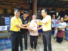 หน่วยงานภาครัฐ มอบสิ่งของให้หมู่บ้านกะเหรี่ยงคอยาวประสบภัยน้ำท่วม