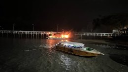 ระทึก!เพลิงไหม้วอดนับสิบลำ เรือสปีดโบ๊ทจอดเทียบท่าอ่าวฉลอง