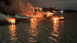 ระทึก!เพลิงไหม้วอดนับสิบลำ เรือสปีดโบ๊ทจอดเทียบท่าอ่าวฉลอง