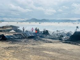 ระทึก!เพลิงไหม้วอดนับสิบลำ เรือสปีดโบ๊ทจอดเทียบท่าอ่าวฉลอง