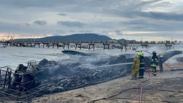 ระทึก!เพลิงไหม้วอดนับสิบลำ เรือสปีดโบ๊ทจอดเทียบท่าอ่าวฉลอง