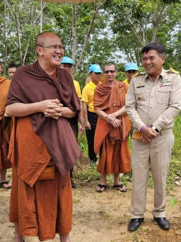 หลวงพ่อสินทรัพย์ นำพุทธศาสนิกชน ปลูกสัมมาทิฏฐิในพระศาสนาปลูกป่าให้แผ่นดิน