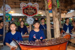 คึกคัก! งาน ตลาดอำเภอด้ง เสน่ห์วันวาน เริงสำราญ เมืองเก่า สืบสานวิถีไทย ส่งเสริมการท่องเที่ยวอย่างยั่งยืน