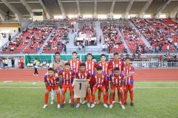 สวนกุหลาบวิทยาลัย ไล่เจ๊า อัสสัมชัญธนบุรี แชมป์เก่า 1-1 ก่อนเอาชนะในช่วงดวลจุดโทษ ผงาดครองแชมป์ลูกหนังขาสั้น กรมพลศึกษา เดลินิวส์คัพ 2025 รุ่น 18 ปี ก. สมัยที่ 2 มาครองได้อย่างยิ่งใหญ่