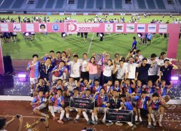 สวนกุหลาบวิทยาลัย ไล่เจ๊า อัสสัมชัญธนบุรี แชมป์เก่า 1-1 ก่อนเอาชนะในช่วงดวลจุดโทษ ผงาดครองแชมป์ลูกหนังขาสั้น กรมพลศึกษา เดลินิวส์คัพ 2025 รุ่น 18 ปี ก. สมัยที่ 2 มาครองได้อย่างยิ่งใหญ่