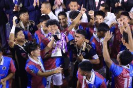 สวนกุหลาบวิทยาลัย ไล่เจ๊า อัสสัมชัญธนบุรี แชมป์เก่า 1-1 ก่อนเอาชนะในช่วงดวลจุดโทษ ผงาดครองแชมป์ลูกหนังขาสั้น กรมพลศึกษา เดลินิวส์คัพ 2025 รุ่น 18 ปี ก. สมัยที่ 2 มาครองได้อย่างยิ่งใหญ่