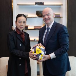 ผู้หญิงคนแรกของโลก! ฟีฟ่า แต่งตั้ง "มาดามแป้ง" นวลพรรณ ล่ำซำ เป็นประธานคณะกรรมการ การพัฒนาของ FIFA วาระปี 2025-2029