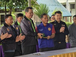 "บิ๊กหยิม" นำทีมส่งมอบของบริจาคในโครงการ เพิ่มแต้มบุญ ปันน้ำใจ แก่ประชาชนผู้ได้รับผลกระทบจากเหตุไม่สงบชายแดนไทย-กัมพูชา จังหวัดศรีสะเกษ