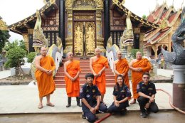 พระสุนทรมุนี พร้อมคณะ และสมาคมสว่างนครน่าน นำถุงยังชีพช่วยผู้ประสบภัย 