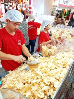ข้าวเกรียบเห็ดหอมนายเกาะ บางกรอบ ได้รสชาติของเห็ดหอม โดนใจนักชิมทั่วประเทศ