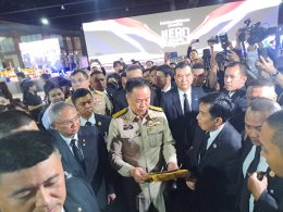 "เสี่ยโก้" นายก่อเกียรติ พาณิชยารมณ์ หอบหลักฐานเหตุการณ์ บ.แพลน บี. ร่วมมืออดีตเจ้าหน้าที่ภาครัฐปลอมแปลงเอกสารสำคัญ ทำให้ตนเสียหายกว่า กว่า 5,000 ล้านบาท และภาครัฐสูญรายได้กว่า 1,000 ล้านบาท