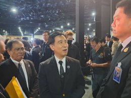 "เสี่ยโก้" นายก่อเกียรติ พาณิชยารมณ์ หอบหลักฐานเหตุการณ์ บ.แพลน บี. ร่วมมืออดีตเจ้าหน้าที่ภาครัฐปลอมแปลงเอกสารสำคัญ ทำให้ตนเสียหายกว่า กว่า 5,000 ล้านบาท และภาครัฐสูญรายได้กว่า 1,000 ล้านบาท