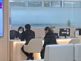 "เสี่ยโก้" นายก่อเกียรติ พาณิชยารมณ์ โปรโมเตอร์รางวัลยอดเยี่ยมเอเชีย 3 สถาบันบุกกระทรวงพาณิชย์ ร้องขอถอดถอนและยกเลิกทะเบียนพาณิชย์ "บ.แพลนบี"  เพราะใช้เอกสารการยื่นจดทะเบียนเป็นเอกสารเท็จเกือบทั้งหมด