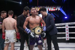   ไทเกอร์ มาร์ช กำปั้นดาวรุ่งมวยสร้าง TL BOXING PROMOTION  ออกหมัดหนักหน่วงแม่นยำชนะคะแนน ธนชัย คำอ่อน ในการชกเป็นคู่เอกศึกThe Fighter World Boxing