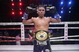   ไทเกอร์ มาร์ช กำปั้นดาวรุ่งมวยสร้าง TL BOXING PROMOTION  ออกหมัดหนักหน่วงแม่นยำชนะคะแนน ธนชัย คำอ่อน ในการชกเป็นคู่เอกศึกThe Fighter World Boxing