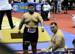 นักกีฬาซูโม่กว่า 400 ชีวิตจาก 40 ประเทศทั่วโลก ร่วมลุยศึกซูโม่ 3 รายการใหญ่ที่สมาคมกีฬาซูโม่แห่งประเทศไทย ได้รับเกียรติจากสหพันธ์ซูโม่นานาชาติให้เป็นเจ้าภาพ 13-14 ก.ย.68