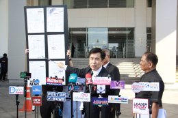  "เสี่ยโก้" โปรโมเตอร์มวยโลกรางวัลยอดเยี่ยมเอเชีย 3 สถาบันรุดทวงถามความเป็นธรรมที่ สำนักงานป.ป.ช. กรณีอดีตผู้บริหาร ขสมก. ร่วม บ.แพลน บี มีเดีย จำกัด (มหาชน) ปลอมลายเซ็นต์ตนเองและภรรยา