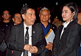 "เสี่ยโก้" นายก่อเกียรติ พาณิชยารมณ์ หอบหลักฐานเหตุการณ์ บ.แพลน บี. ร่วมมืออดีตเจ้าหน้าที่ภาครัฐปลอมแปลงเอกสารสำคัญ ทำให้ตนเสียหายกว่า กว่า 5,000 ล้านบาท และภาครัฐสูญรายได้กว่า 1,000 ล้านบาท