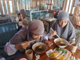 เปิดร้านเด็ด ก๋วยเตี๋ยวบางนาราไก่มะระเนื้อเปื่อย สูตรเข้มข้นไม่อร่อยยินดีคืนเงิน