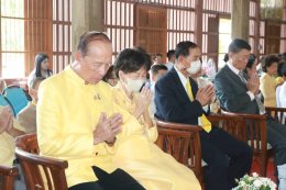 สมเด็จพระเจ้าอยู่หัว ทรงโปรดเกล้าฯ พระราชทานผ้าพระกฐิน ถวายแด่พระสงฆ์ผู้อยู่ครบถ้วนพรรษา