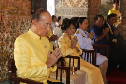 สมเด็จพระเจ้าอยู่หัว ทรงโปรดเกล้าฯ พระราชทานผ้าพระกฐิน ถวายแด่พระสงฆ์ผู้อยู่ครบถ้วนพรรษา