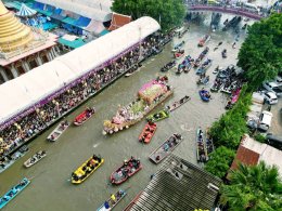 ศรัทธาล้น งานประเพณีรับบัว ชาวพุทธหลายหมื่นร่วม "โยนบัว"  ไหว้ขอพรหลวงพ่อโตบางพลี