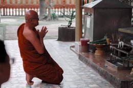 หลวงพ่อสินทรัพย์ นำพุทธศาสนิกชน ปลูกสัมมาทิฏฐิในพระศาสนาปลูกป่าให้แผ่นดิน