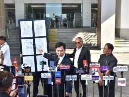  "เสี่ยโก้" โปรโมเตอร์มวยโลกรางวัลยอดเยี่ยมเอเชีย 3 สถาบันรุดทวงถามความเป็นธรรมที่ สำนักงานป.ป.ช. กรณีอดีตผู้บริหาร ขสมก. ร่วม บ.แพลน บี มีเดีย จำกัด (มหาชน) ปลอมลายเซ็นต์ตนเองและภรรยา