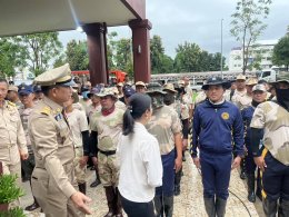รัฐมนตรีช่วยว่าการกระทรวงมหาดไทย ตรวจเยี่ยมให้กำลังใจเจ้าหน้าที่อาสา