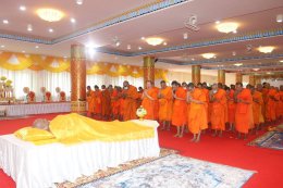 พระบาทสมเด็จพระเจ้าอยู่หัว ทรงพระกรุณาโปรดพระราชทานน้ำหลวงสรงศพ