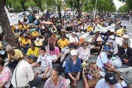 "พีมูฟ" รวมตัวหน้าทำเนียบ ประกาศเจตนาวันที่อยู่อาศัยโลก เรียกร้อง "นายกฯอิ๊งค์" นั่งประธานเร่งแก้ปัญหาพีมูฟ