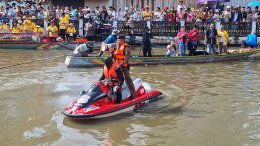 สภ.บางพลี จับตำรวจบก ขับเจ็ตสกี คุมเข้มความปลอดภัยทางน้ำงานประเพณีรับบัว