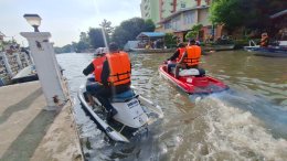 สภ.บางพลี จับตำรวจบก ขับเจ็ตสกี คุมเข้มความปลอดภัยทางน้ำงานประเพณีรับบัว