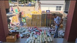 สกัดจับ รถ 3 คันลอบขนบุหรี่เถื่อนกว่า 5 หมื่นซอง มูลค่าค่าปรับกว่า 300 ล้าน