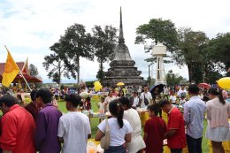 ฮือฮา! ผีตาโขนเมืองเลย โผล่ตราด สร้างสีสันงานเทโวฯ