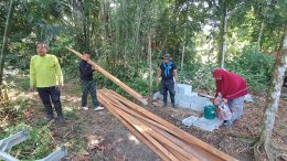 ทหารร่วม3ฝ่ายช่วยเหลือซ่อมแซมบ้านให้กับชาวบ้านที่เกิดความเสียหายจากวาตภัยโดนพายุ